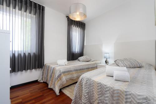 Deluxe 4BDR House W/ Pool by LovelyStay