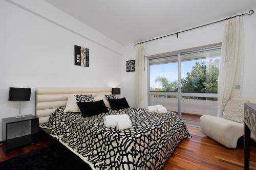 Deluxe 4BDR House W/ Pool by LovelyStay