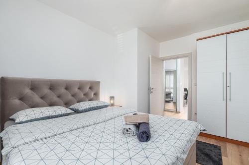 Posteľ alebo postele v izbe v ubytovaní Massa apartment 200 m to the see