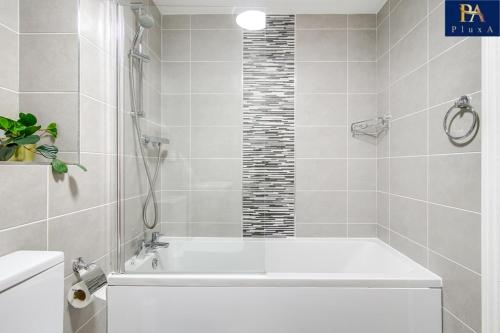 Koupelna v ubytování Luxury Stay, Private, Parking, JQ Gem- Pluxa Blue Marble Luxury Stay