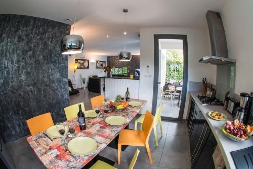 Villa des Arts, 100 meters from the sea, Swimming pool, Wifi, Air conditioning and 6 Bikes