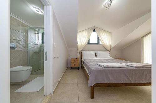 a bedroom with a bed and a shower and a tub at Villa Lina Ölüdeniz/Fethiye in Fethiye