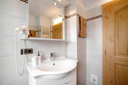 A bathroom at Oberhof Apt Mutegg