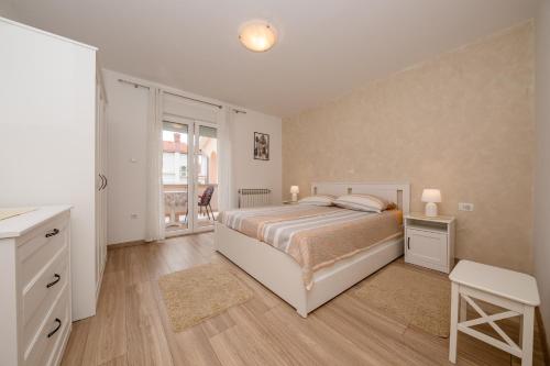 Postel nebo postele na pokoji v ubytování Apartmani Marica Beg