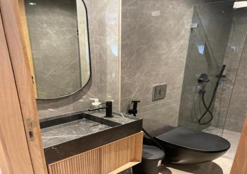 Ett badrum på Maarif appartement moderne