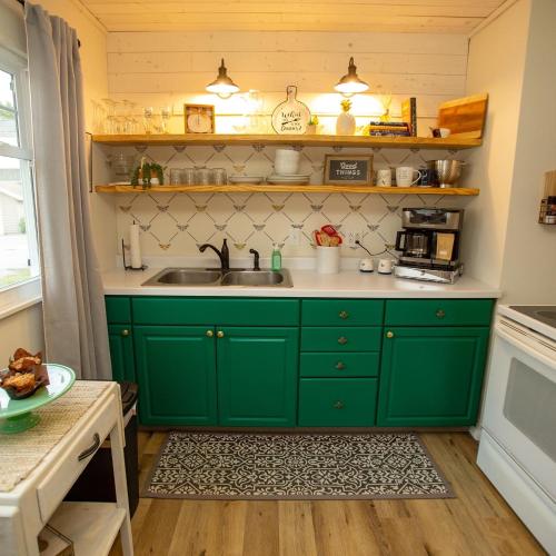 Gallery image of Cheerful 2 Bedroom Cottage on 5th in Decatur