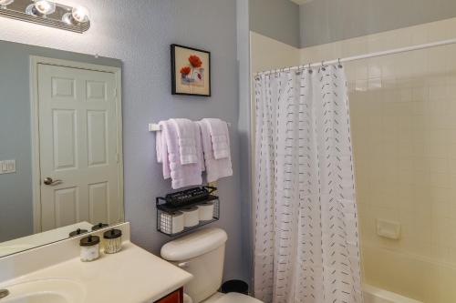 een badkamer met een toilet en een douchegordijn bij Energizing Scottsdale Vacation Rental! in Scottsdale