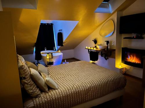 a bedroom with a bed and a fireplace at Le Nid d'Amour - Escapade Romantique in Dieppe