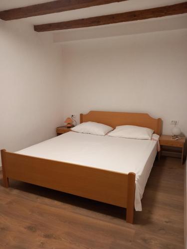 Postel nebo postele na pokoji v ubytování Holiday Home Loznati