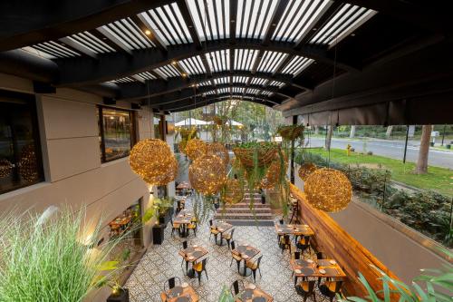 an overhead view of a restaurant with tables and chairs at Rugendas Hotel Boutique by Time in Santiago
