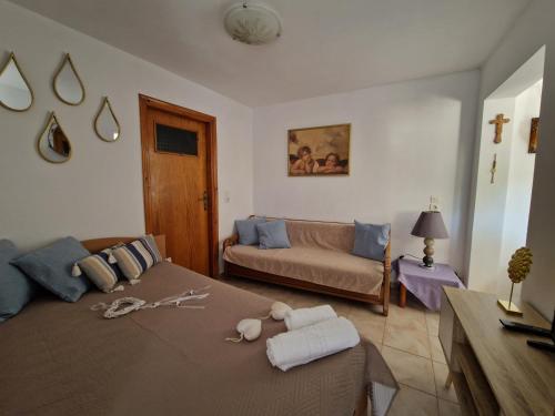 een woonkamer met een bed en een bank bij Afroditi's 2 in Eresos