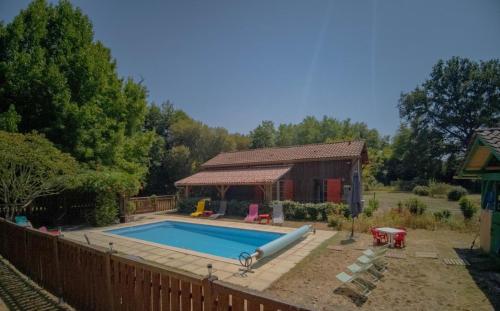a swimming pool in front of a house at Gite de pernaout in Bélis