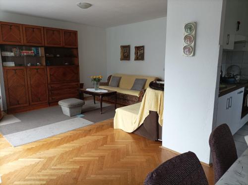 Dapur atau dapur kecil di Apartman Gospić