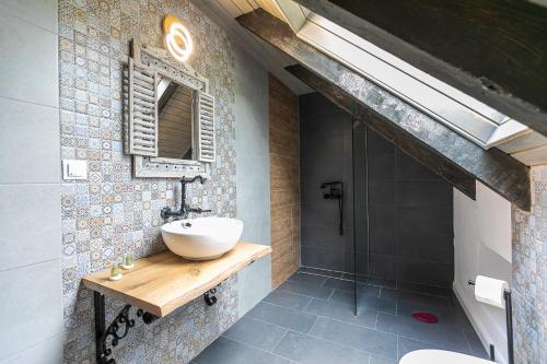 a bathroom with a sink and a toilet and a mirror at Old Cottage in Bran