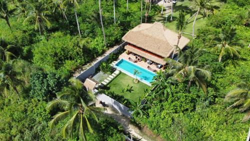 Kolam renang di atau dekat dengan Domu Mia Villa Siargao