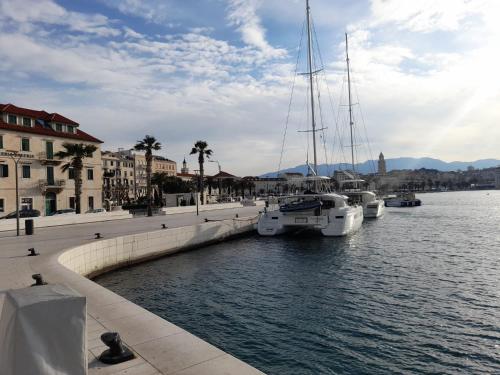 Rooms & Apartment Lasta