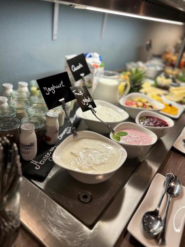 a counter with bowls of food and other ingrediants at Parkhotel Papenburg by Hackmann in Papenburg