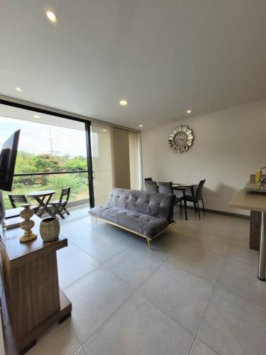 a living room with a couch and tables and a clock at Cali piso 4-06 Pance Apartamento Moderno Exclusivo Sector in Cali