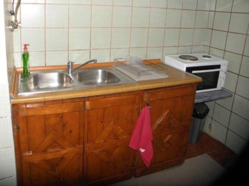 a kitchen with a sink and a microwave at 56s.m comftorable studio,airport area in Anemómylos