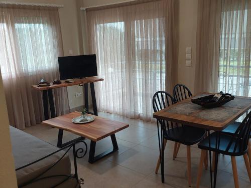 Afbeelding uit fotogalerij van Kastro Apartments in Kalivia Poligirou