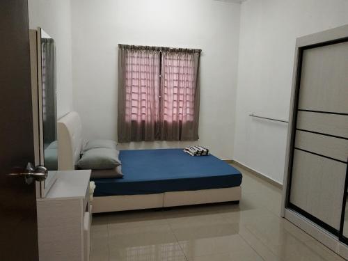 a small bedroom with a bed and a window at KJS Homestay, Layang-Layang, Johor in Kangkar Lanjut