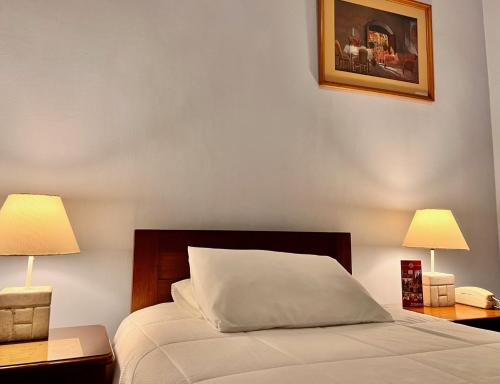 Una cama o camas en una habitación de El Balcon Hostal Turistico