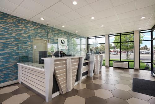 a restaurant lobby with a counter with windows at Quality Inn Fairfield Napa Valley Area in Fairfield
