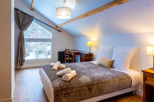 A bed or beds in a room at La terrasse des dents de Lanfon