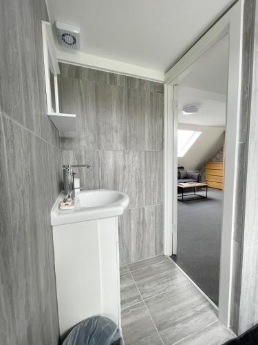 a bathroom with a white sink in a room at Cosy Bright Studio Apartment Close to Wembley Stadium in London