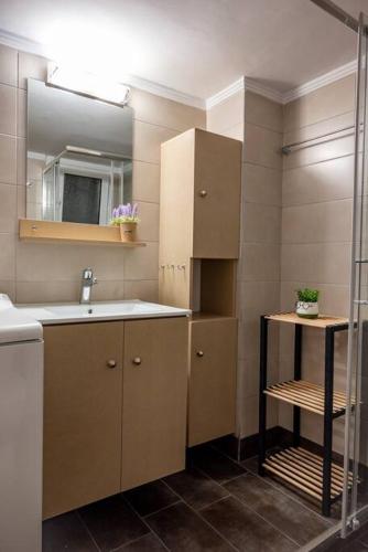 The Athenian Hideaway 2- Bedroom apartment in Thiseio