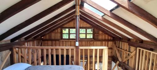 a bedroom in a wooden cabin with a window at Finca Maracuba Cabañas Limón, Manzana y Níspero in Jardin