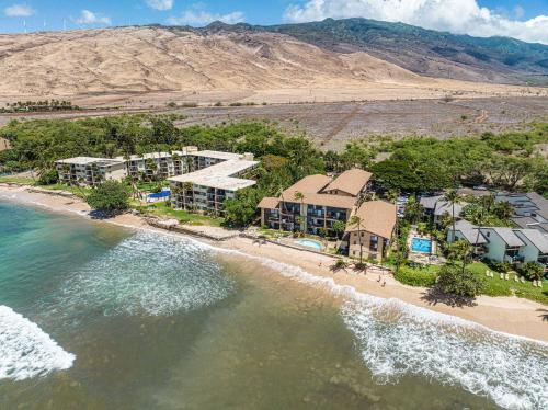 an aerial view of a resort on the beach at C7 Hono Kai in Wailuku
