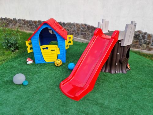 Zona de juegos infantil en Casa Pavel