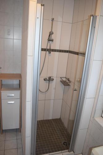 Kylpyhuone majoituspaikassa FeWo Gartenblick