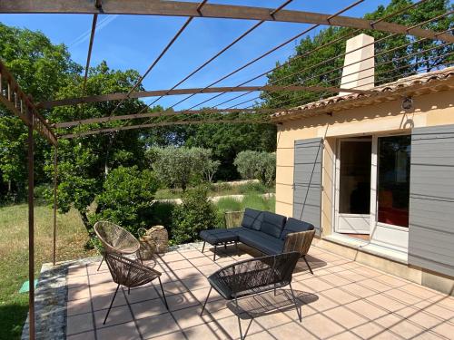 Κήπος έξω από το Chante Coucou