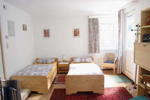 A bed or beds in a room at Pension Waldheim