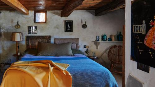 Ένα ή περισσότερα κρεβάτια σε δωμάτιο στο Cozy Alpine Retreat in the mountain with Hot tub