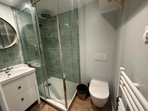 a bathroom with a shower and a toilet and a sink at Gite confortable au milieu des prés - La ferme de Montigny in Neauphe-sur-Dives