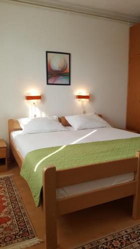 Postel nebo postele na pokoji v ubytování Cosy studio-apartment near the sea