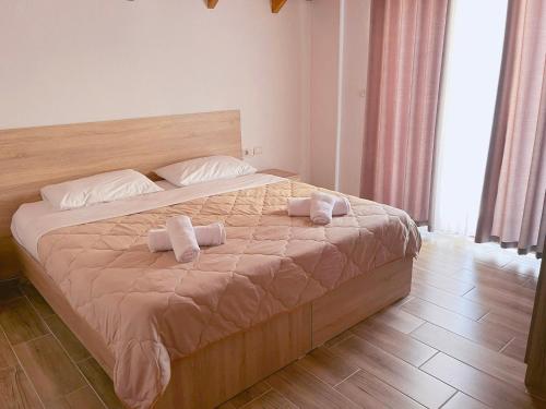 Ein Bett oder Betten in einem Zimmer der Unterkunft P&K apartment Pogradec