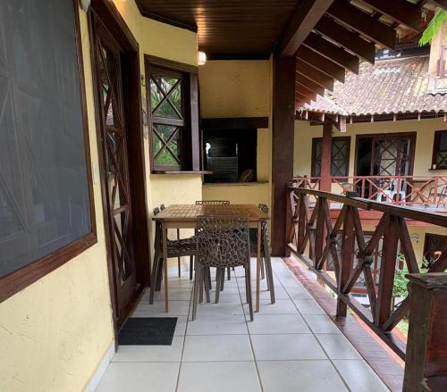 Televisyen dan/atau pusat hiburan di Casa H11 em condomínio fechado frente a praia Maresias