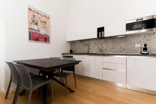 a kitchen with a table and chairs in a room at Boutique Apartment 29 in Rome