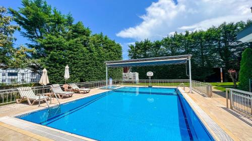 a swimming pool in a yard with at Heaven White Palace in Bostancı