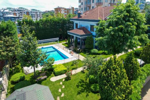 an aerial view of a house with a swimming pool at Heaven White Palace in Bostancı