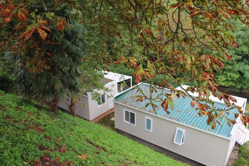 a small house with a blue roof sitting on a hill at Corte Attilea in Valeggio sul Mincio