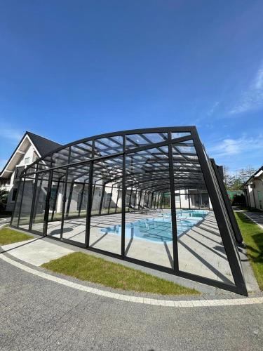 a metal frame around a swimming pool in a house at Domki Wakacyjne by LIDER in Łeba