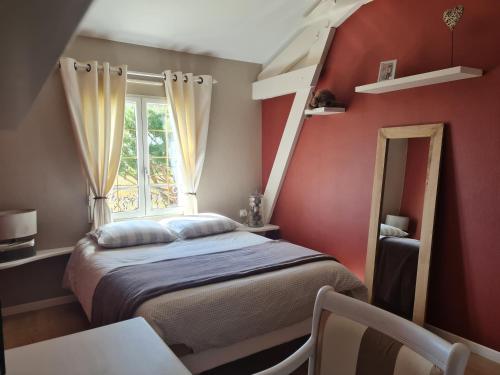 a small bedroom with a bed and a window at Entre Loire et Vignobles in Liré