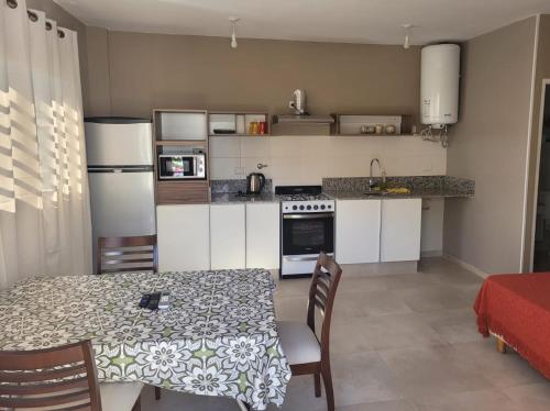 Virtuvė arba virtuvėlė apgyvendinimo įstaigoje ACHALAY, Alquileres temporarios Catamarca. DPTOS CENTRICOS HERMOSOS
