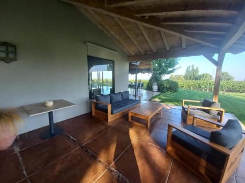 a living room with couches and a table at Posada Salentein in Los Árboles
