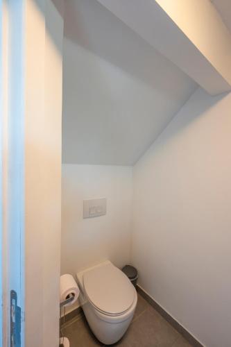 Un baño de M&F Sweet In Grey